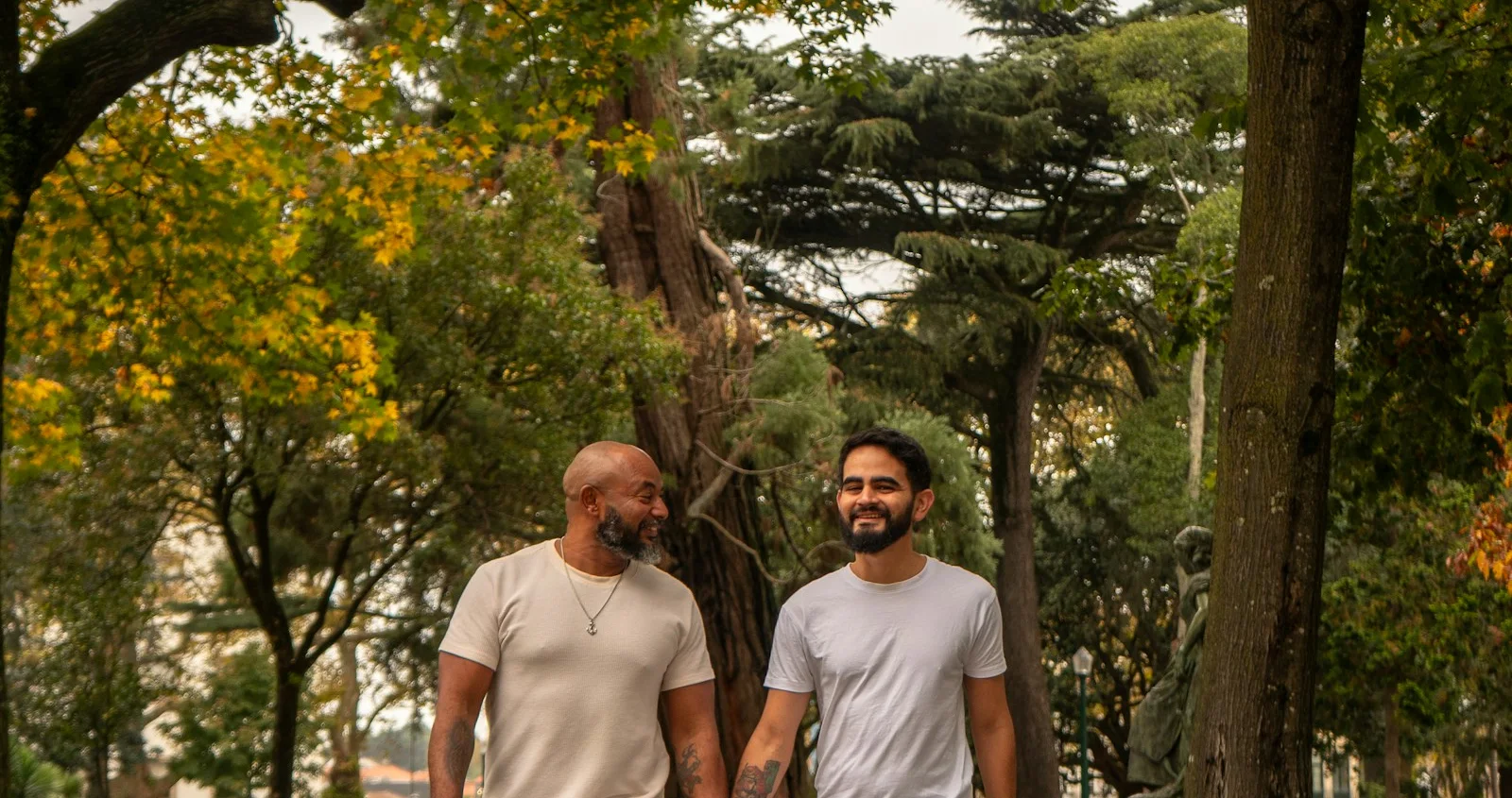 Two travellers walking together in a green park